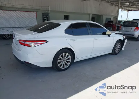 2018 Toyota Camry Le из США, поврежденный, VIN 4T1B11HK3JU557007